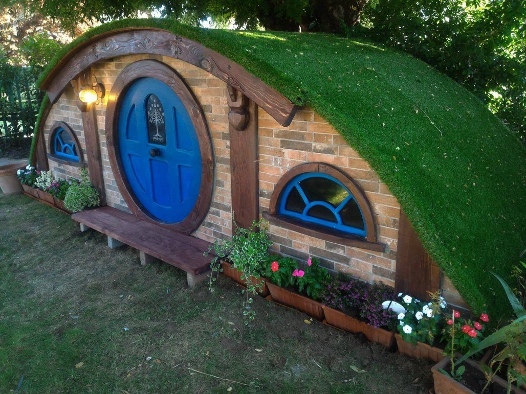 La casetta Hobbit in giardino